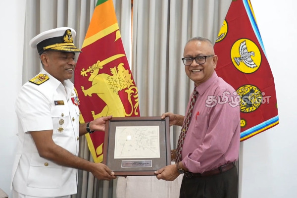 கிழக்கு மாகாண ஆளுநருக்கும் புதிய கடற்படை தளபதிக்கும் இடையில் விசேட சந்திப்பு | Meeting Eastern Governor And New Navy Commander