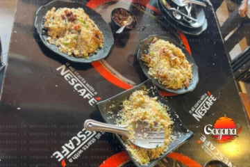 කකා හිටපු ෆ්‍රයිඩ් රයිස් එකේ පණුවෝ මේ ජරාවද මිනිස්සු කන්නේ