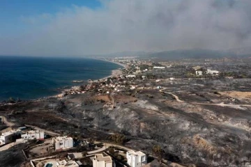மரணத்தை நேரில் கண்டோம்... கிரீஸ் நாட்டில் இருந்து தப்பிய பிரித்தானியர்கள் வெளிப்படை