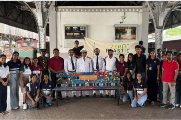 பிளாஸ்டிக் போத்தல் மூடியால் இருக்கை ; களனி பல்கலை மாணவர்களின் சாதனை | Chair Made From Plastic Bottle Caps பிளாஸ்டிக் போத்தல் மூடியால் இருக்கை ; களனி பல்கலை மாணவர்களின் சாதனை | Chair Made From Plastic Bottle Caps