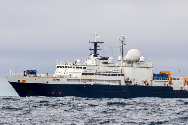 பிரித்தானிய கடற்பரப்பிற்குள் நுழைந்த ரஷ்ய உளவு கப்பல்: நிலைநிறுத்தப்படும் பிரிட்டிஷ் படைகள் | Russian Spy Ship Enters To Uk Waters பிரித்தானிய கடற்பரப்பிற்குள் நுழைந்த ரஷ்ய உளவு கப்பல்: நிலைநிறுத்தப்படும் பிரிட்டிஷ் படைகள் | Russian Spy Ship Enters To Uk Waters