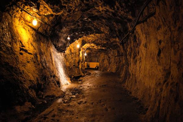 உலகின் மிகப்பெரிய தங்க சுரங்கு சீனாவில் கண்டுபிடிப்பு | 1 000 Tons Of Gold Treasure Discovered In China