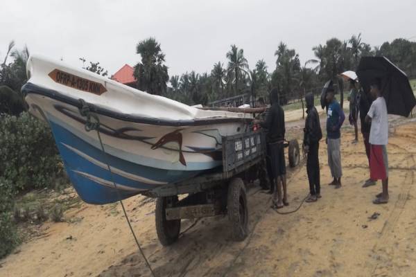 குமண தேசிய பூங்காவிற்குள் வேட்டையாடியவர் கைது! தீவிரப்படுத்தப்படும் விசாரணை | Poachers Arrested Inside Kumana National Park