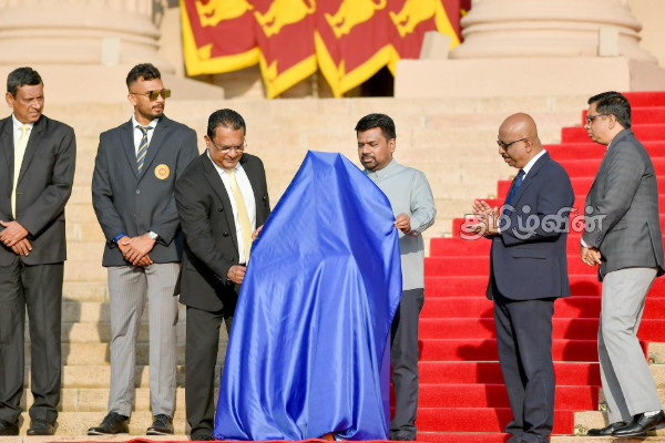 ரி 20 உலகக்கிண்ணக் கோப்பையை காட்சிப்படுத்தும் சுற்றுப்பயணம் நேற்று ஆரம்பம்! | Showcase T20 World Cup Trophy Began Yesterday ரி 20 உலகக்கிண்ணக் கோப்பையை காட்சிப்படுத்தும் சுற்றுப்பயணம் நேற்று ஆரம்பம்! | Showcase T20 World Cup Trophy Began Yesterday