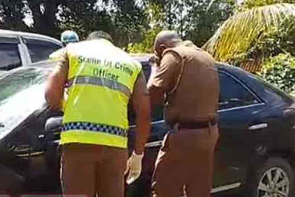 அதிவேக நெடுஞ்சாலையில் சந்தேகத்திற்கிடமாக கைவிடப்பட்ட சொகுசு கார் | Luxury Car Abandoned On High Speed Highway