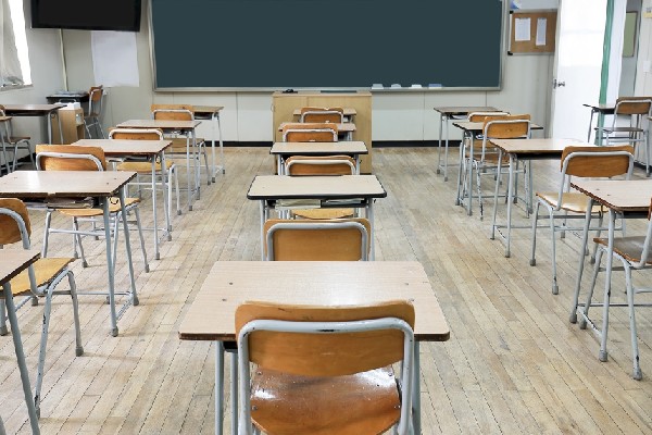 கனடாவில் அதிபர் ஒருவரின் மோசமான செயல்... | B C Principal Who Sent Sexual Messages