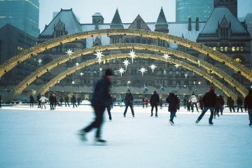 கனடாவில் ஸ்கேட்டிங் செய்தவர்களுக்கு நேர்ந்த விபரீதம்;தெய்வாதீனமாக உயிர் பிழைப்பு