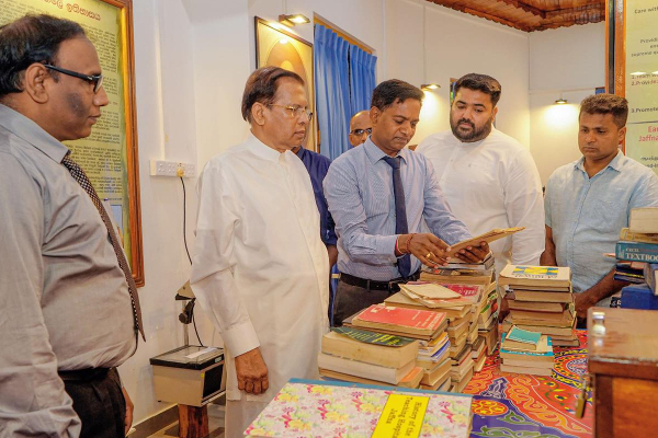 யாழ் போதனா வைத்தியசாலைக்கு மைத்திரி விஜயம்; குழந்தைக்கும் ஆசீர்வாதம்!(Photos) | Maithiripala Visit Jaffna Teaching Hospital