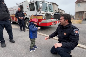 கனடா ஒட்டாவில் 2 வயது சிறுவனின் அசாத்திய தைரியம்! குவியும் பாராட்டு