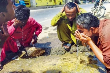 பாகிஸ்தானில் 4 நாட்களில் 450 க்கும் மேற்பட்டோர் உயிரிழப்பு