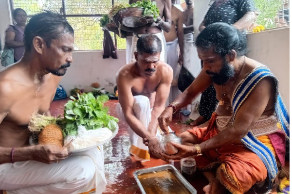 கன்னியாவில் பிதுர்கடன் தீர்க்க சென்றவர்களுக்கு காலக்கெடு விதித்த மதகுரு | Monk Disrupts Aadi Amavasai Ritual Kanniya Temple