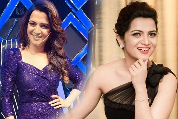 திருமணத்திற்கு அசத்தலாக தயாரான தொகுப்பாளினி டிடி! படுவைரலாகும் புகைப்படங்கள் | Anchor Dd Look In Brother Wedding Photos Viral