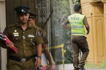 மனைவியை கூரிய ஆயுதத்தால் தாக்கி கொலை செய்த கணவன்