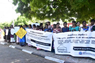 மக்களின் பூர்வீக நிலங்களை உடனடியாக ஒப்படைக்க கோரி மன்னாரில் கவனயீர்ப்பு போராட்டம்