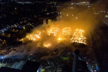 பிரித்தானியாவில் பயங்கர தீவிபத்து! களத்தில் நூற்றுக்கணக்கான தீயணைப்பு வீரர்கள்..