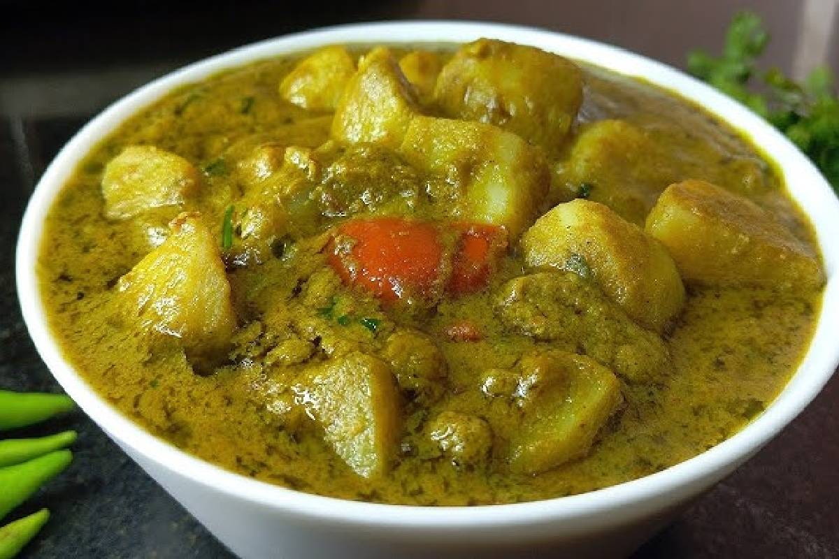 நாவூரும் சுவையில் உருளைக்கிழங்கு வேர்க்கடலை குழம்பு... பண்ணலாமா? | Potato Peanut Kara Kuzhambu Recipe In Tamil