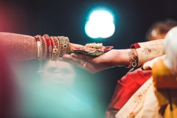 තවත් නම් ඉවසන්න බෑ,අපි මෙහෙම කරමු..සැමියන්ගේ බේබදු අතවර ඉවසන්න බැරිව බිරියන් සිදුකරපු දෙයක්..