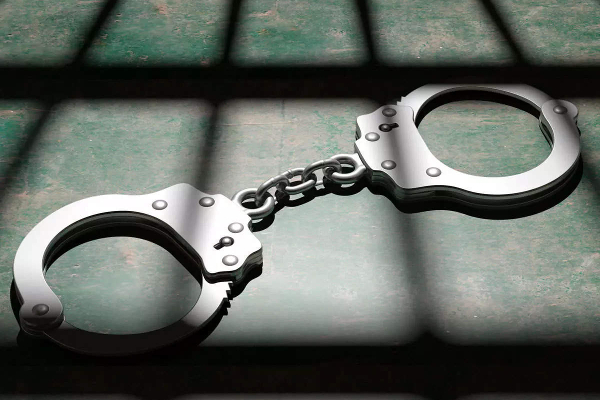 பாழடைந்த வீட்டில் கைப்பற்றப்பட்ட ஆபத்தான பொருள் | Dangerous Substance Seized From Dilapidated House