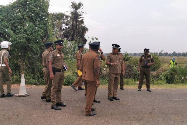 மனைவியை வீட்டுக்குள் பூட்டிவிட்டு தீ வைத்த கணவன் | Husband Locked His Wife In The House And On Fire