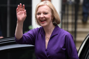 இவரா பிரித்தானியாவின் புதிய பிரதமர்!  மக்களை  குழப்பத்தில் ஆழ்த்திய டிவிட்டர் பதிவு