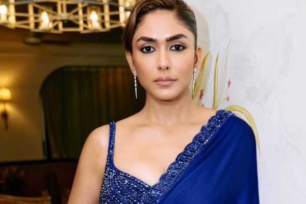 டிரான்ஸ்பரண்ட் சேலையில் மயக்கும் நடிகை மிருணாள் தாகூர்!! அழகிய புகைப்படங்கள்.. | Actress Mrunal Thakur Recent Photoshoot டிரான்ஸ்பரண்ட் சேலையில் மயக்கும் நடிகை மிருணாள் தாகூர்!! அழகிய புகைப்படங்கள்.. | Actress Mrunal Thakur Recent Photoshoot