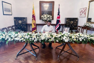 மறைந்த இரண்டாம் எலிசபெத் மகாராணிக்கு அஞ்சலி செலுத்திய ரிஷாட் பதியுதீன் எம்.பி