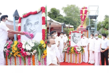 காமராஜர் சிலைக்கு தமிழக முதல்வர் மு.க.ஸ்டாலின் மலர்தூவி மரியாதை!