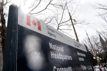 கனடாவில் மோசடிகளில் ஈடுபட்ட அரசாங்க ஊழியர்கள் பணி நீக்கம்