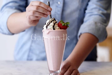 අවන්හලකින් MilkShake පානය කළ තිදෙනෙක් හදිසියේම මියයයි.