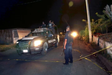 அமெரிக்க இடம்பெற்ற துப்பாக்கிச் சூட்டில் மூன்று பேர் பலி