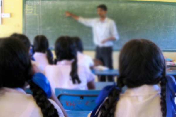 மாணவரினால் தாக்கப்பட்ட ஆசிரியர் வைத்தியசாலையில் | Teacher Attacked By Student Hospitalized