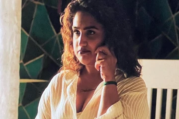 வனிதாவின் உறவினரா இந்த நடிகை? அவருக்கே 40 வருடம் கழித்து தெரியவந்த உண்மை