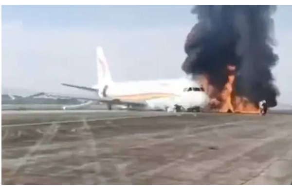ஓடுதளத்தில் இருந்து திடீரென தீப்பற்றிய விமானம் - 113 பயணிகளின் நிலை என்ன? | China Plane Overruns Runway Catches Fire