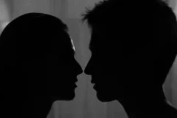 15 வயது மாணவனுடன் தகாத உறவில் ஆசிரியை.. இறுதியில் நேர்ந்த சம்பவம்!