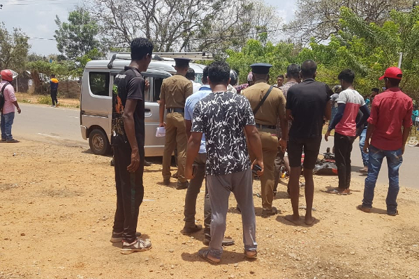 முல்லைத்தீவில் மூன்று வாகனங்கள் ஒன்றுடன் ஒன்று மோதியமையினால் ஏற்பட்ட விபத்து | An Accident Three Vehicles Other In Mullaitivu