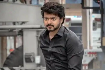 கடவுளே.. விஜய்க்கு பூஜை செய்த ரசிகர்கள்! வாரிசு ஆடியோ லான்ச் சம்பவம்