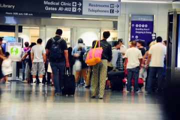 கனடாவில் இருந்து இலங்கைக்கு அனுப்பப்பட்ட பொதி: சோதனையிட்ட அதிகாரிகளுக்கு அதிர்ச்சி