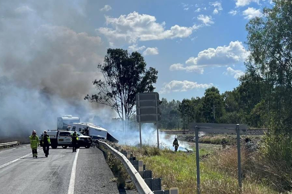 அவுஸ்திரேலியாவில் பல வாகனங்கள் மோதி கோர விபத்து | Multi Vehicle Collision In Queensland