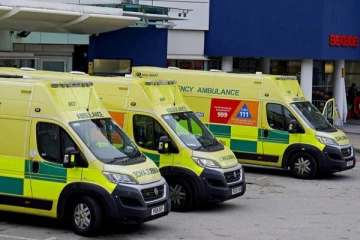 பிரித்தானியாவில் ஊதிய உயர்வுக்காக 30 மணிநேரம் வேலை செய்யும் ஆம்புலன்ஸ் ஊழியர்கள்!