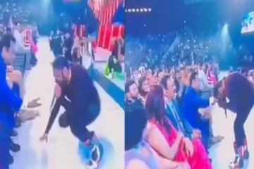 திடீரென்று ஏ.ஆர்.ரஹ்மான் காலில் விழுந்த பிரபல பாடகர்.....ஷாக்கில் உறைந்த அரங்கம்! தீயாய் பரவும் வீடியோ