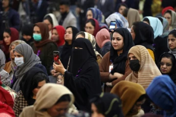 இனிமே நீங்கள் வேலைக்கு வர கூடாது! வீட்டிலேயே இருங்க.. பெண்களை அடித்து துரத்திய தாலிபான்கள்