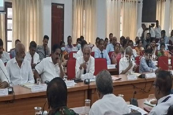 தையிட்டி போராட்ட விவகாரம் -தமிழ்த்தேசிய கட்சி உறுப்பினர்களுடன் வெளிநடப்பு செய்த அங்கஜன்! | Thaiyiddy Buddhist Temple Protest Douglas Jaffna