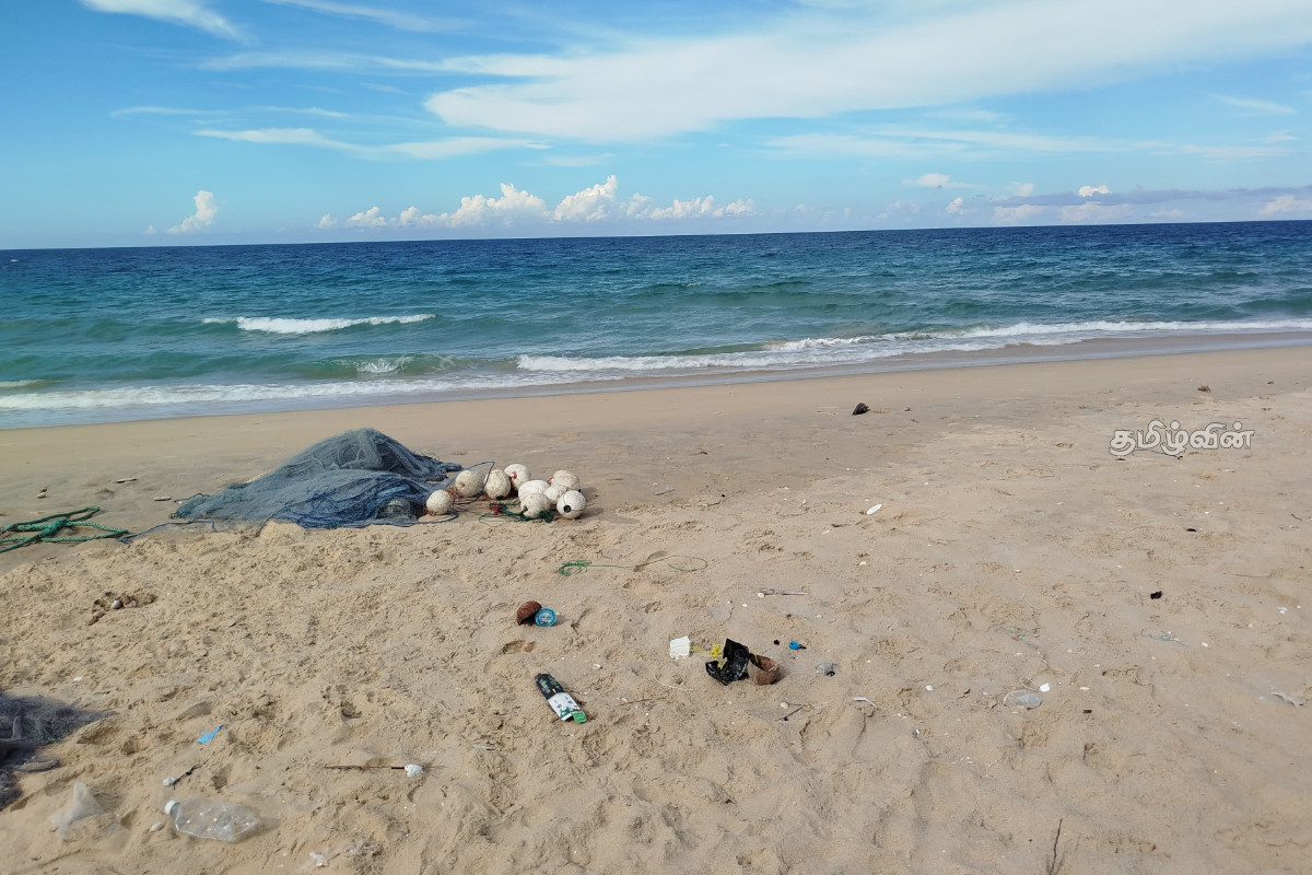 சட்டவிரோத கடற்றொழிலில் ஈடுபட்ட நால்வர் கைது - கடற்படையினர் தீவிர சோதனை | Four Arrested For Illegal Fishing