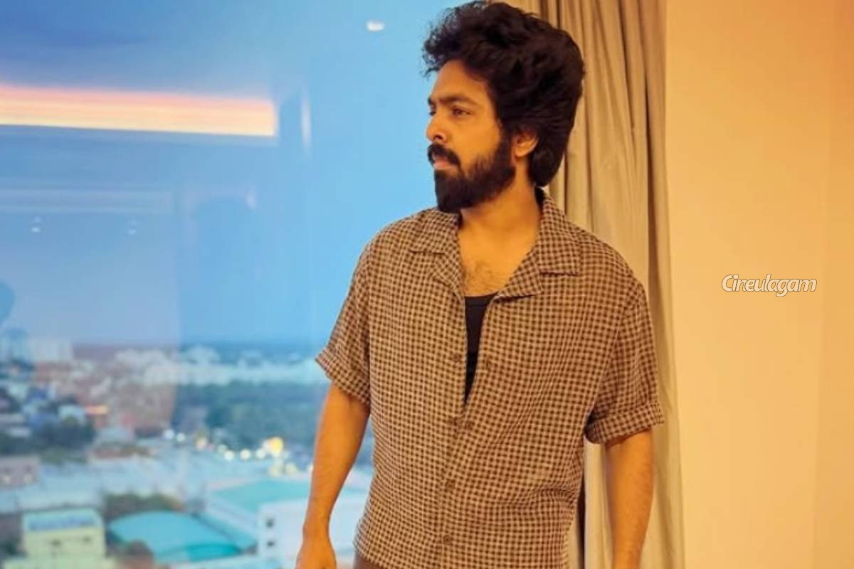தனது மகளுடன் குட்டி Bike Ride சென்ற இசையமைப்பாளர் ஜி.வி.பிரகாஷ்... போட்டோ இதோ | Gv Prakash Kumar Bike Ride With His Daughter