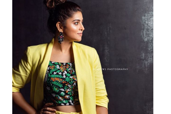 திடீரென்று ஒல்லியாக மாறிய சினேகா... புடவையில் இருந்து மார்டனுக்கு மாறி இப்போ எப்படி இருகின்றார் தெரியுமா? | Actress Sneha Viral Video