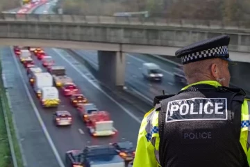 பிரித்தானியாவின் M1 நெடுஞ்சாலையில் கோர விபத்து: இரண்டு இளைஞர்கள் உயிரிழப்பு