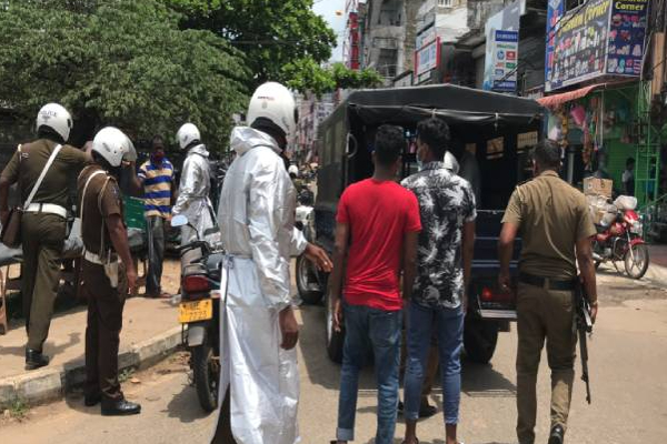 யாழில் இரண்டு இளைஞர்களை மடக்கி பிடித்த பொதுமக்கள்! | Two Youths In Jaffna Were Caught By The Public