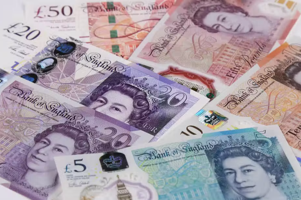 பிரித்தானியாவில் முடிவுக்கு வரும் பவுண்ட் நோட்டுகள்! | Ending Pound Notes In Britain