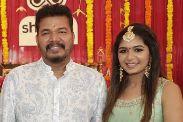 தங்க சிலை போல் மாறிய நடிகை அதிதி ஷங்கர்.. எப்படி இருக்கிறார் பாருங்க