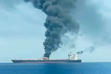 අමෙරිකාව ඉරාන නෞකා 30කට වැඩි ගිල්වා දමලා - මේ තරම් විනාශයක්